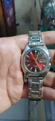Relogio orient fundo vermelho revisado
