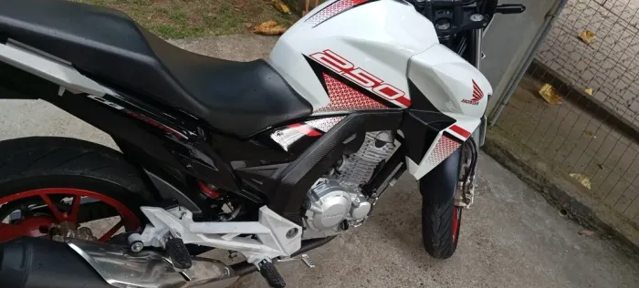 Twister 22 zerada .campo bom