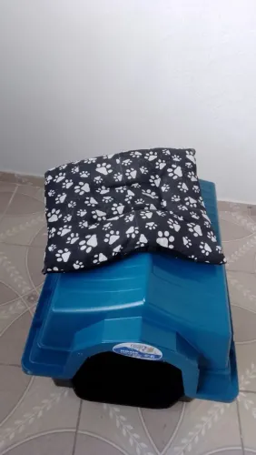 - casinha para pet é gatos, já vem com ah almofada bem confortável