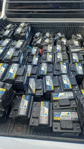Bateria moura de 40 amperes seminova.