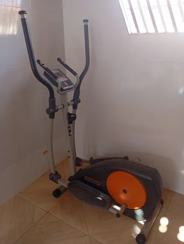 Elíptico Athletic Advnced 460ep 150kg