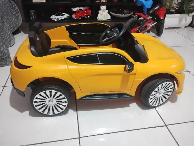 Carro elétrico infantil.
