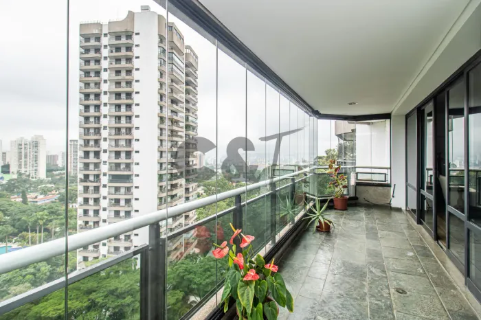 Apartamento - 4 Dormitórios (Suítes) para Alugar no Alto da Boa Vista - São Paulo/SP