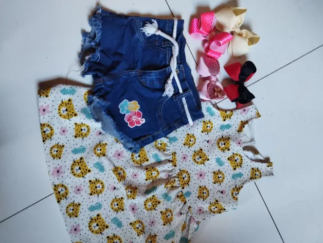 Vestido infantil ,short jeans e laço