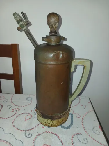 Pulverizador antigo de cobre