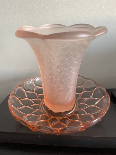 Peças antigas de vidro rosé
