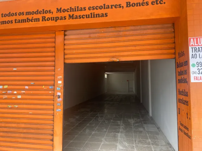 Aluga cômodo para loja, galpão?.