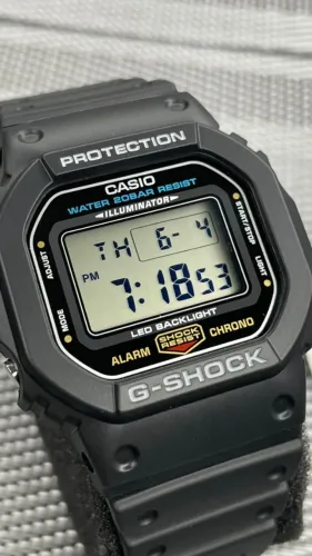 Relógio Casio G-Shock DW-5600UE-1DR (Novo na caixa)