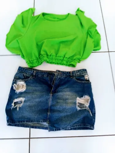 Vendo lote de roupas conservadíssimas uso o próprio roupas muito boas