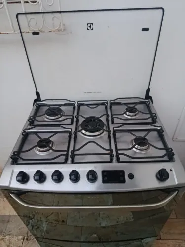 Fogão Electrolux 5 Bocas 76GSR Inox com Timer Digital e Grill - Excelente Estado