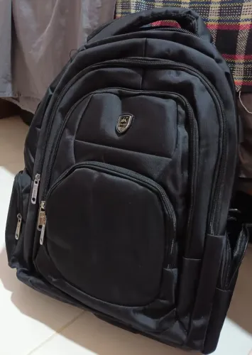 R$ 220,00 - mochila grande, pouquíssimo usada, em excelente estado, com cabo e entrada USB