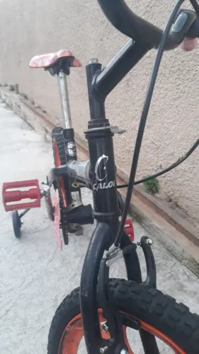 Bicicleta Infantil Aro 16, Preta, em muito bom estado, só pegar e pedalar