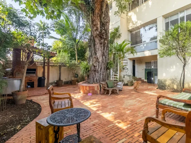 Casa para venda em Pacaembu com 5 quartos, sendo 1 suíte, 318m²
