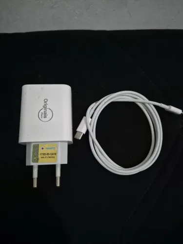 Caixinha de Carregador + Cabo Lightning para iPhone até 14 - Estado de Novo