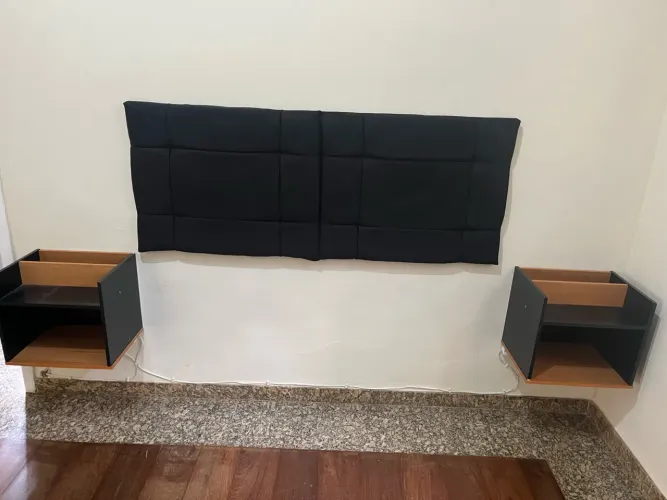 Cabeceira com mesas de canto