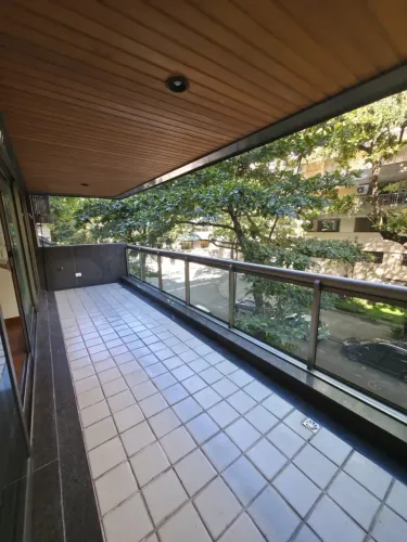 Apartamento para aluguel com 130 metros quadrados com 3 quartos