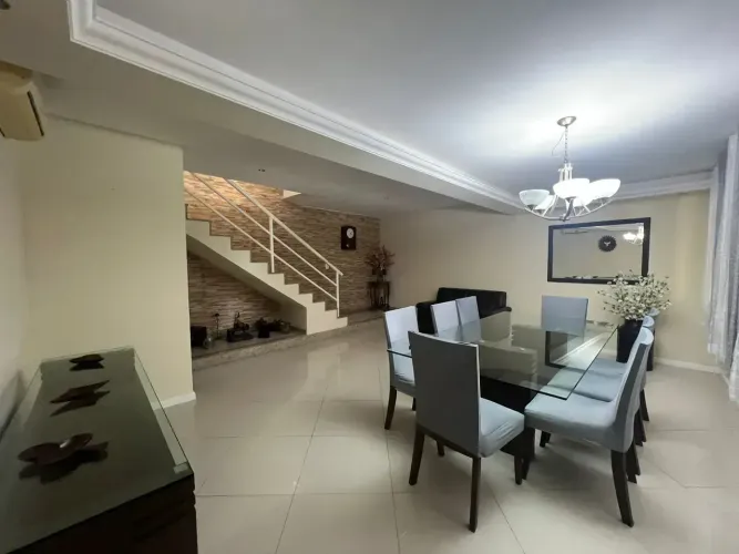 Casa de Condomínio 4 quartos 2 suítes no Vale das Acácias Imperial - Vila Valqueire