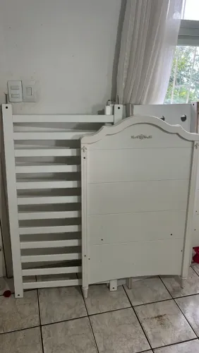 Berço que vira cama