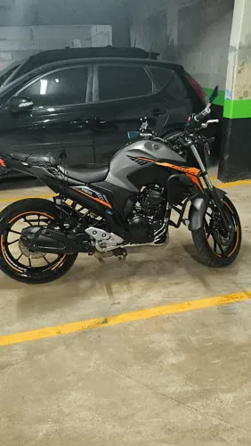 Vende-se fz25 2025 27.000 km