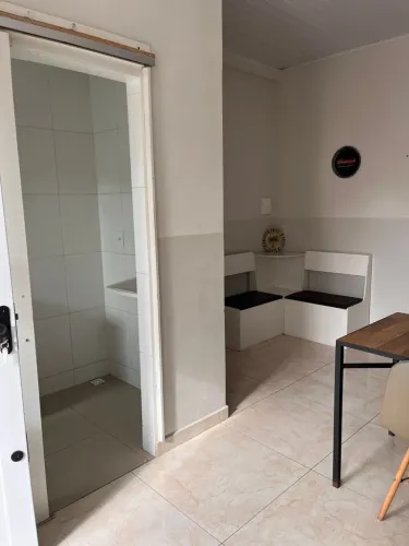 Kitnet/ Studio com 1 Quarto(s) e 1 banheiro(s) para Alugar, 35 m² por R$ 1000 / Mês
