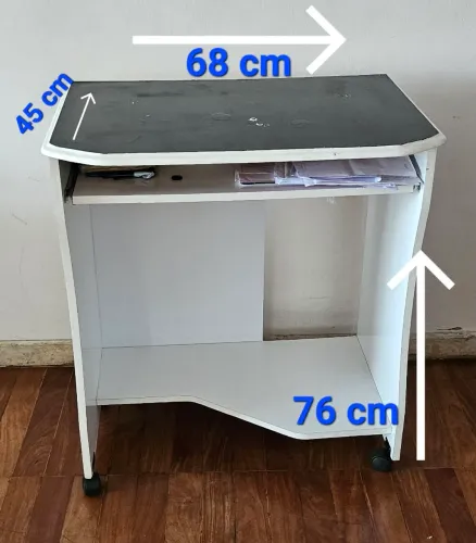 Mesinha para computador com rodinhas promoção 