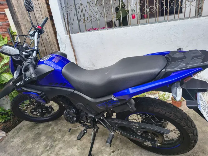 Moto nova - somente 4 mil rodados