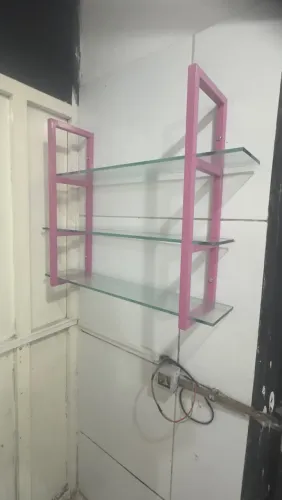 Prateleiras de vidro e ferro, não aceito menos que esse valor