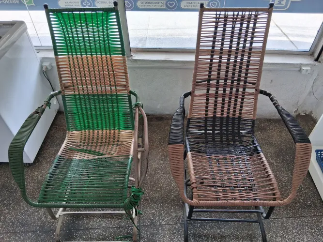 Duas cadeiras de balanço, por apenas 300!