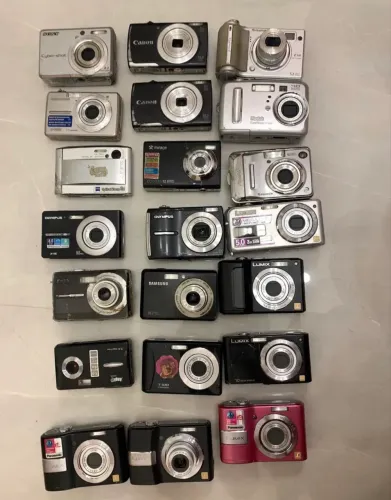 Lote com mais de 50 câmeras fotográficas