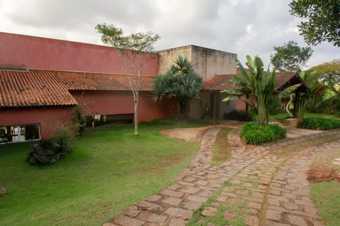 Ótima Casa de Campo, muito boa para Eventos,Clinica e Casa de Repouso,etc