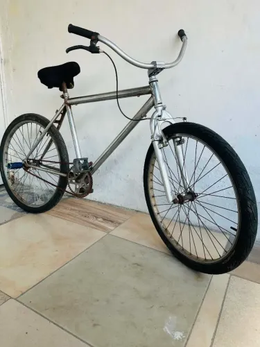 Bicicleta aro 26 de alumínio