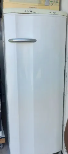 Vendo essa geladeira da Electrolux Degelo.