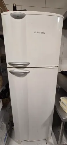 Geladeira Electrolux com defeito