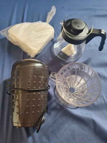 Kit café - Moedor + cafeteira de vidro e filtros