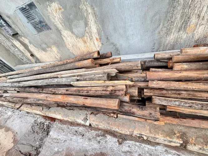 Vendo escoras de madeira 3metros