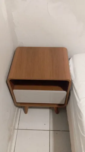 2 Mesa de cabeceira 