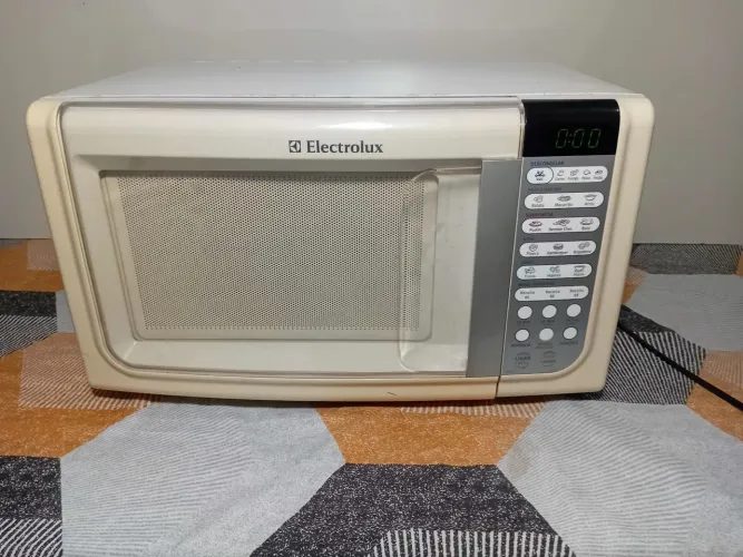 Vende-se micro-ondas electrolux 23l Funcionando perfeitamente
