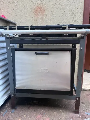 Fogão industrial Unifort 2 bocas com forno