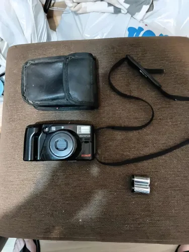 Raridade vendo uma máquina olympus infinity zoom 230