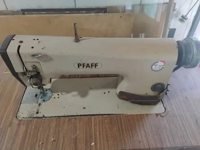 MÁQUINA DE COSTURA RETA INDUSTRIAL PFAFF