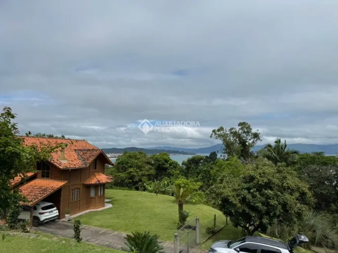 Terreno de 23.725m² em Canasvieiras: Oportunidade Única de Investimento