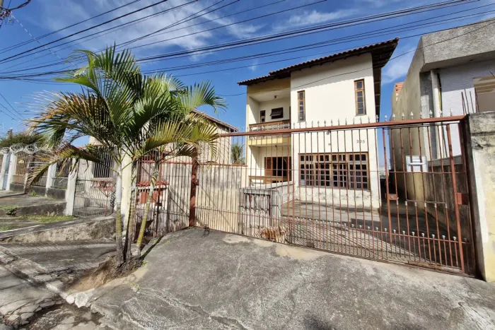 Sobrado para venda em Jardim Vila Galvão com 3 quartos, sendo 1 suíte, 309m²