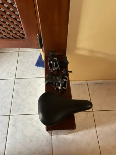 VENDO SELIM E PEDAIS DE BIKE