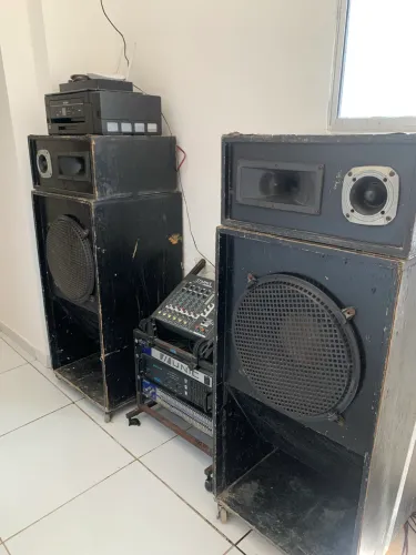 Caixas de Som + Mesa de Áudio