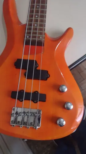Vende-se baixo 4 cordas ativo marca Groowin made in Usa em ótimo estado.