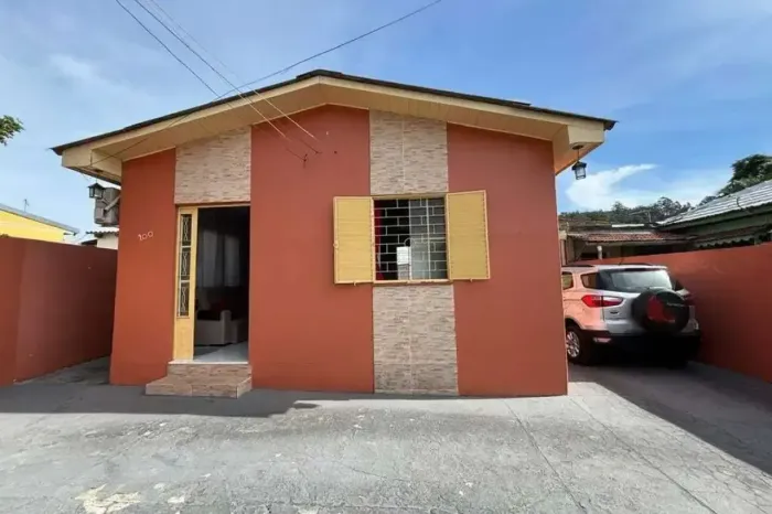 Casa térrea com 3 dormitórios, área gourmet e piscinas Santa Isabel em Viamão/RS