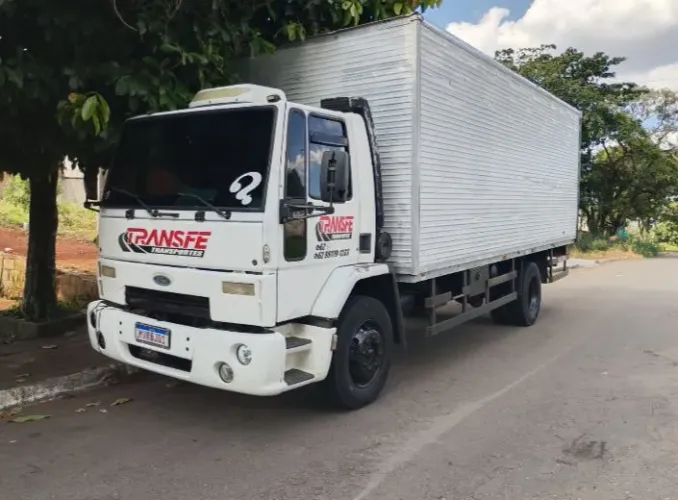 Vendo caminhão Ford Cargo 1217