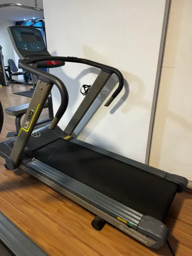 Esteira profissional MOVEMEMT LX160 I