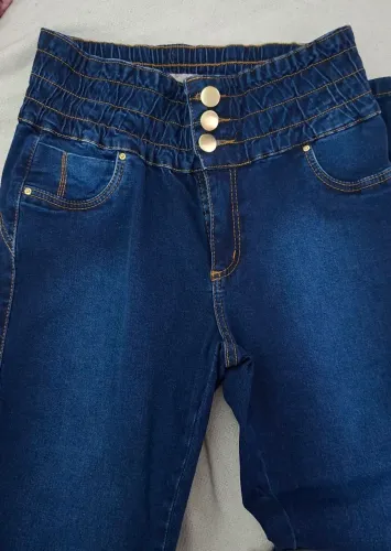 CALÇA JEANS COM ELASTANO