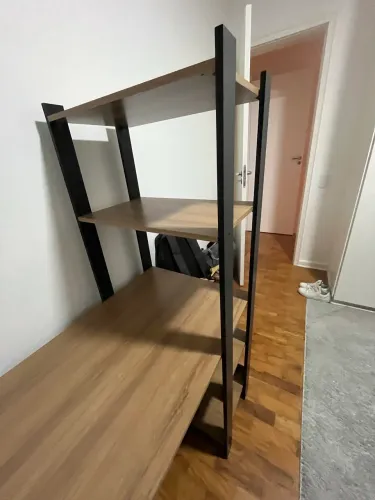 Mesa com estante 